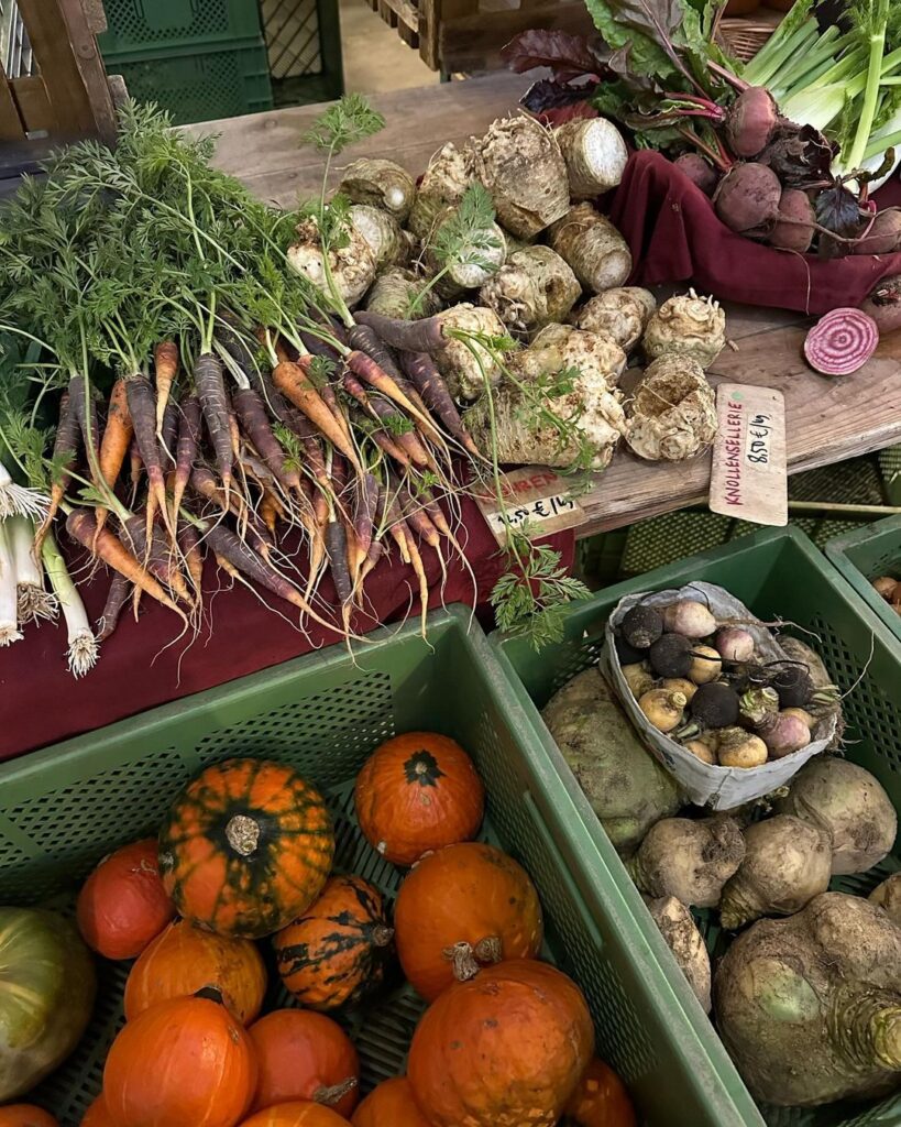 Dalad Kambhu堅持永續飲食文化,盡可能使用當地的食材。(圖/daladk IG)