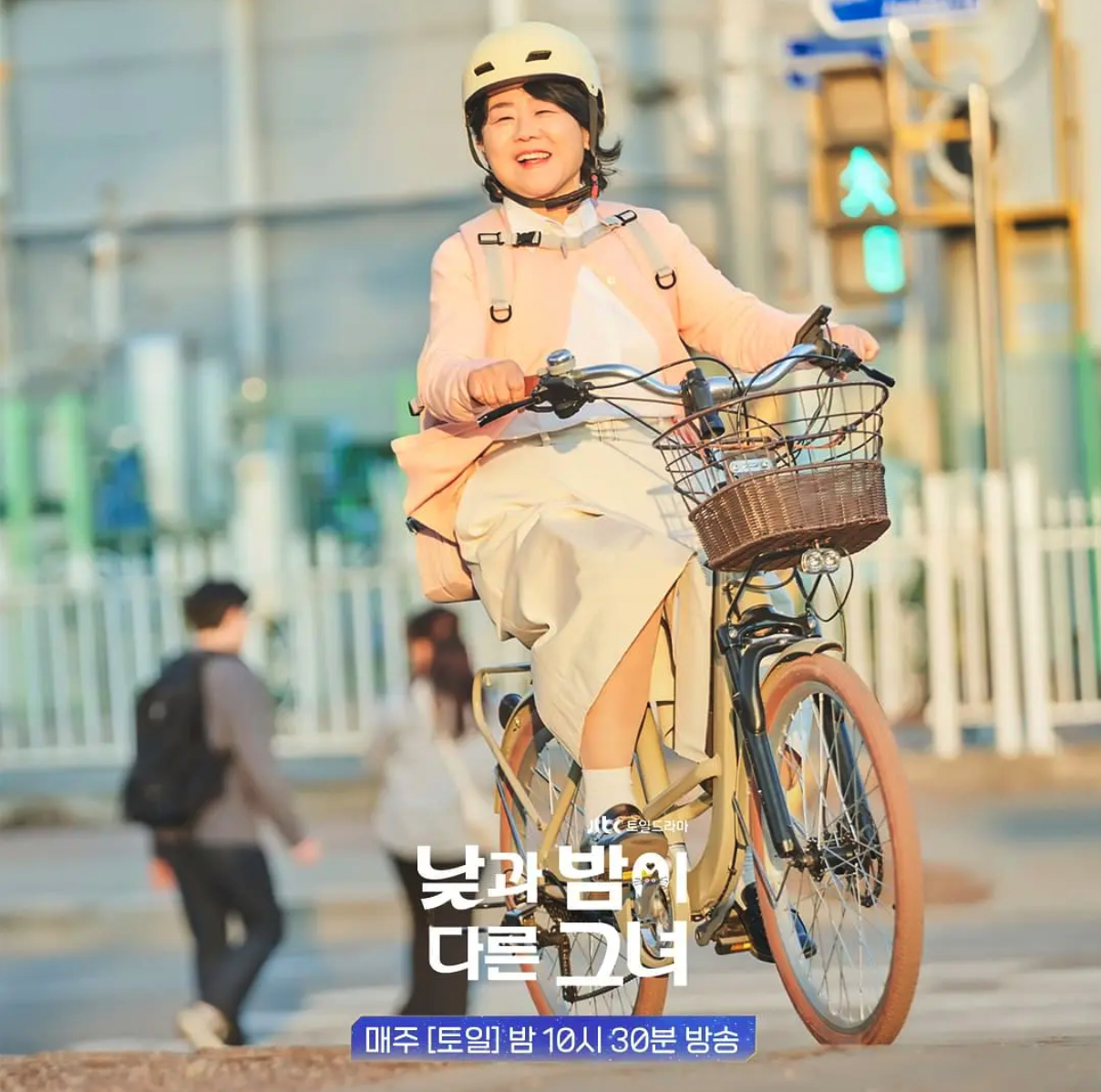 「銀髮川柳大賽」有不少長輩參與,分享自己的心得和觀察(圖:JTBC)