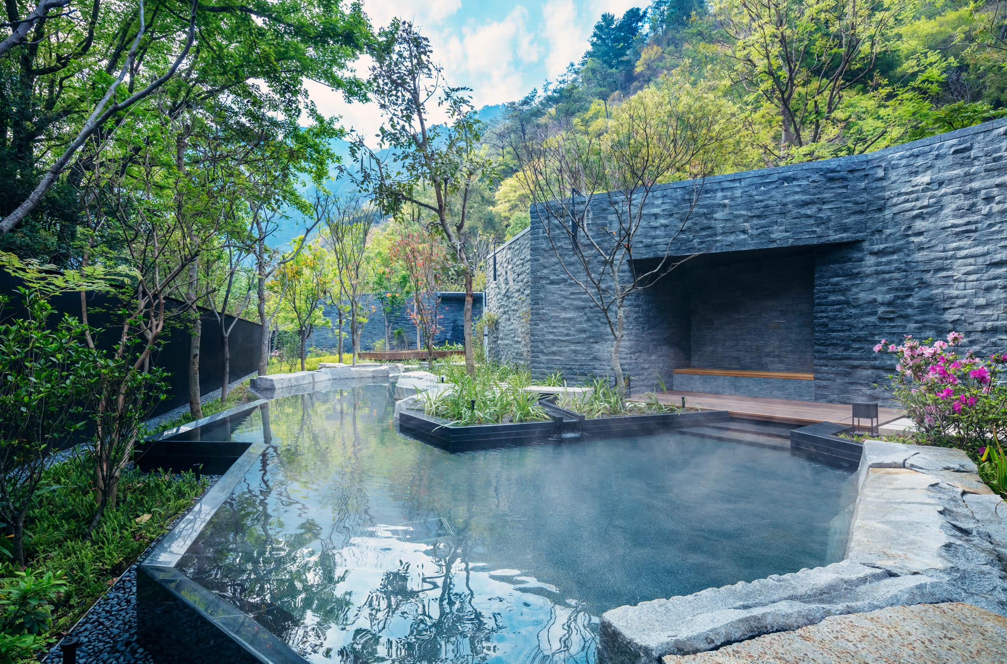 旅客可以在房內、戶外湯池享受在地「美肌之湯」(圖:虹夕諾雅 谷關)