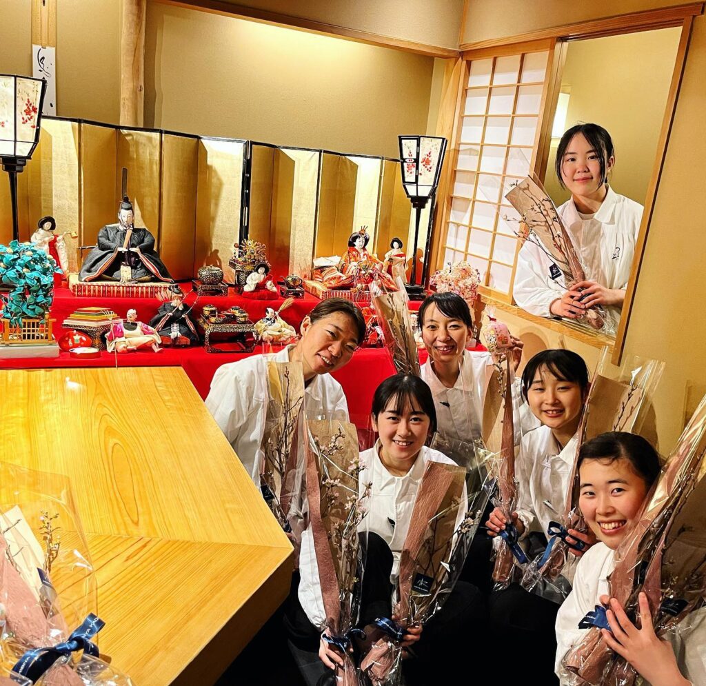 つるとかめ 團隊間的和諧及凝聚力,從照片中就可以看出。(圖/つるとかめ 粉專)