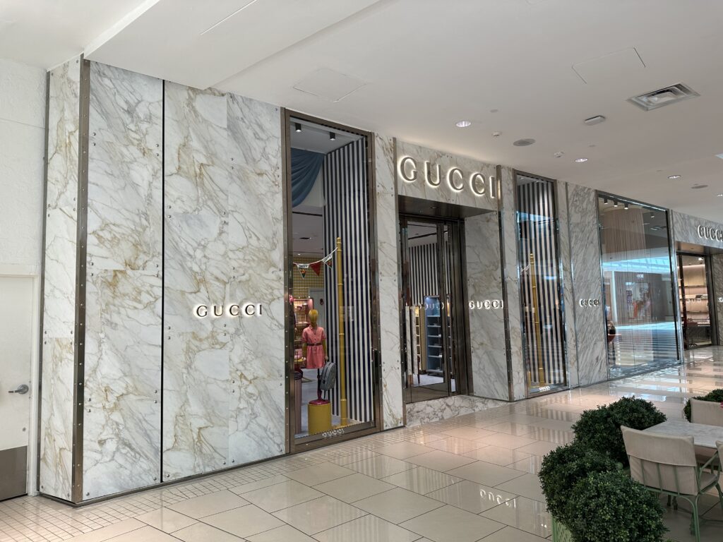 GUCCI 的銷售受到很大的衝擊。(圖/Wikimedia Commons)