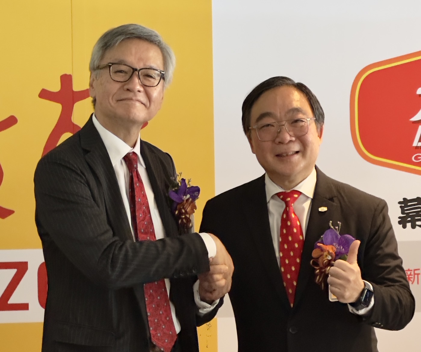 左起為鳥貴族社長大倉忠司、大成集團副總裁韓家寅(圖:Alice.P 拍攝)