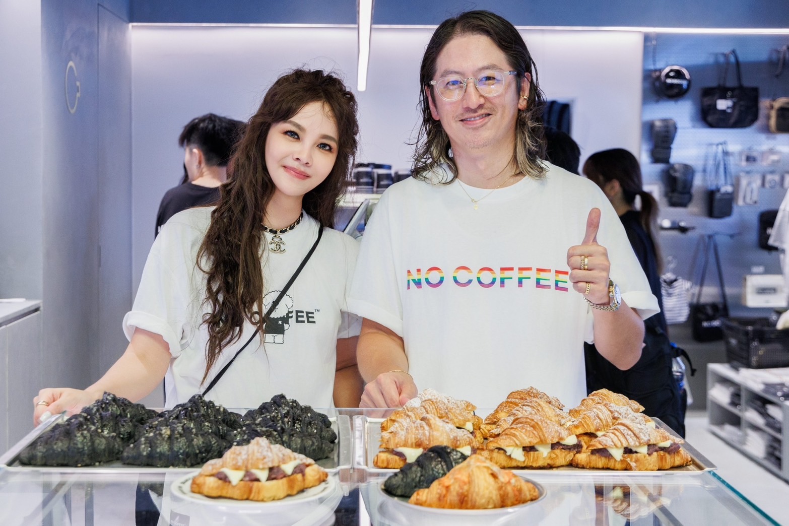 左起為林莞雁、NO COFFEE 主理人佐藤慎介(圖:NO COFFEE)