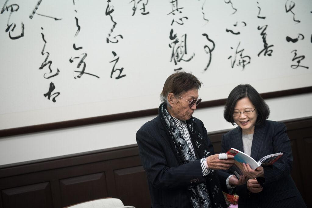 已逝前體育主播傅達仁曾在寫信給時任總統蔡英文,期盼台灣能夠通過安樂死法。(圖/Wikimedia Commons)