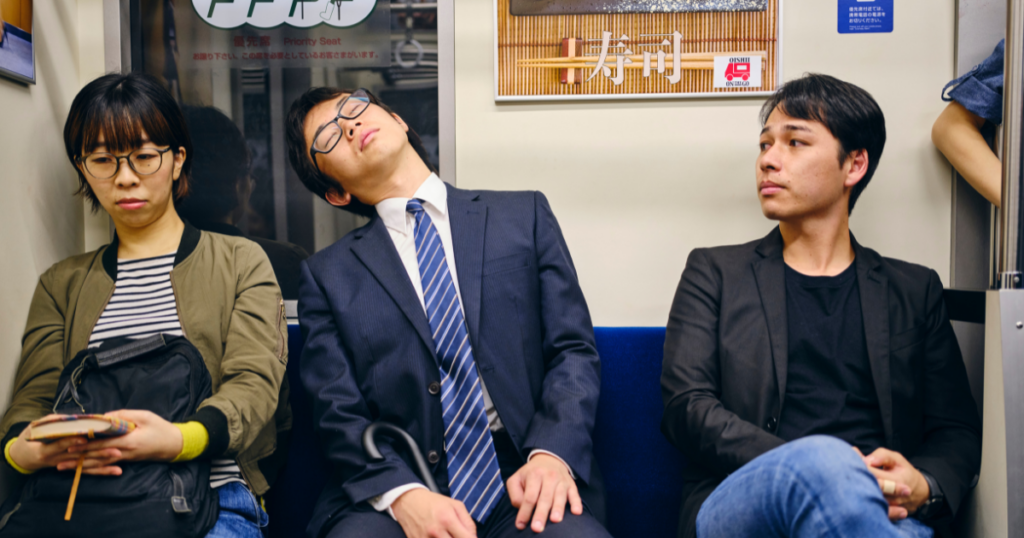 日本有不少人似乎沒有因為週休三日感到更幸福。(笑)(圖/canva)