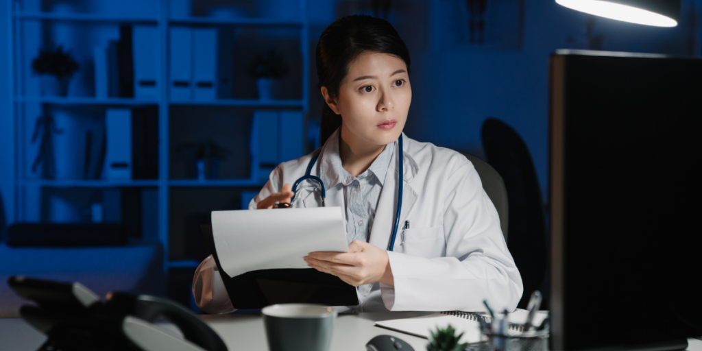 晚上如果長時間照燈,其實還是要防曬。(圖/canva)