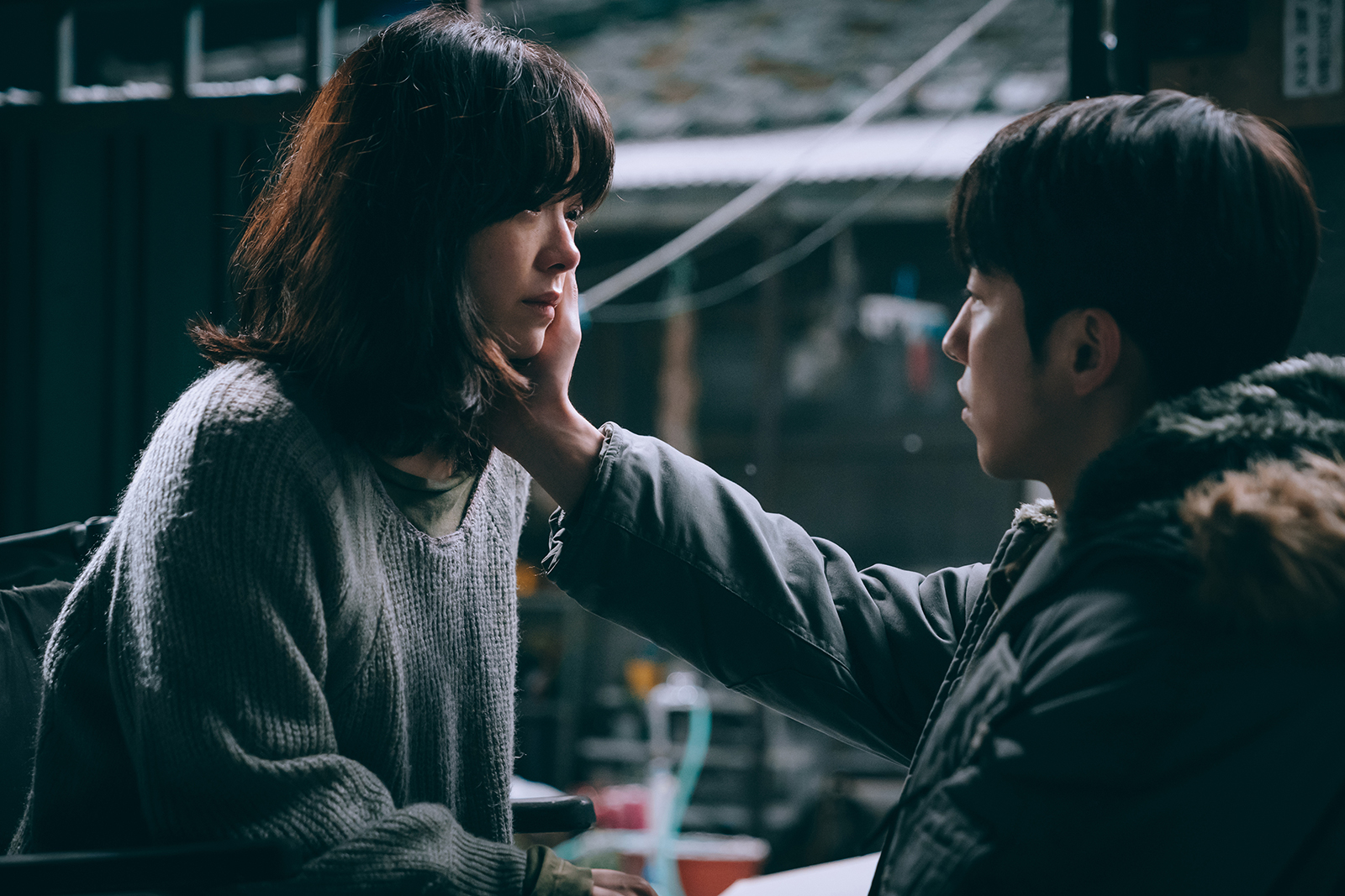 南柱赫、韓志旼《喬瑟與老虎,魚》電影劇照。(圖/IMDb)