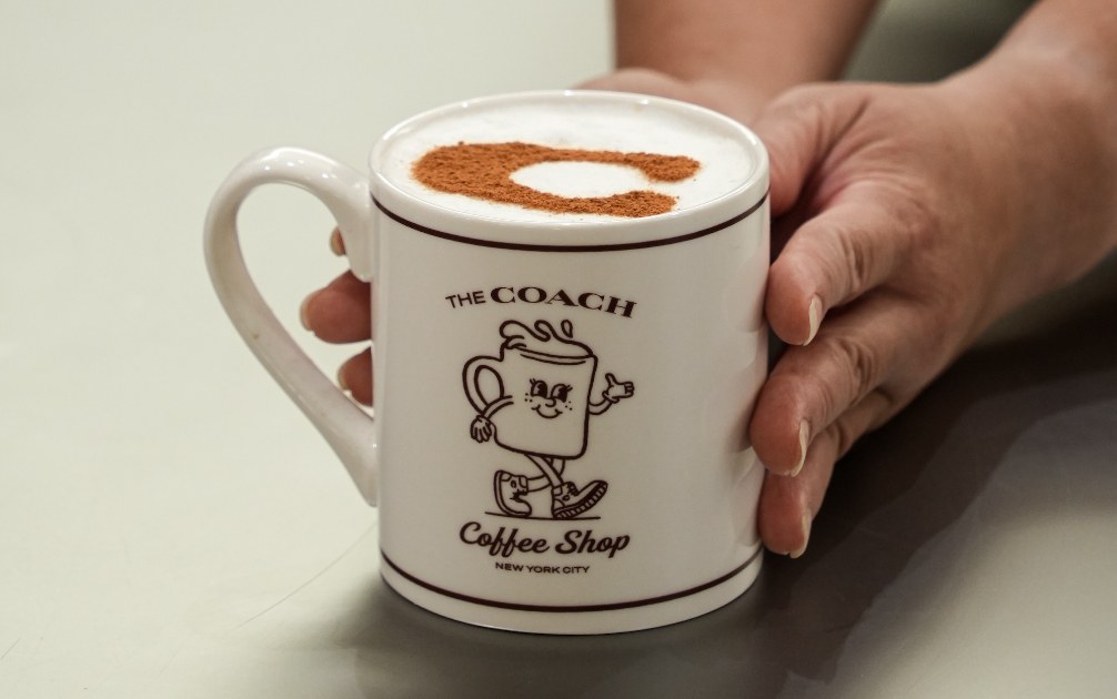 「紐約肉桂捲拿鐵」口味偏甜,充滿美式風格(圖:The COACH Coffee Shop)