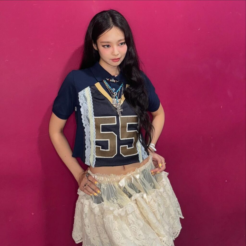 Jennie 的行動似乎是向全世界的女生展示:自然美才是最美的!(圖/ Jennie IG)