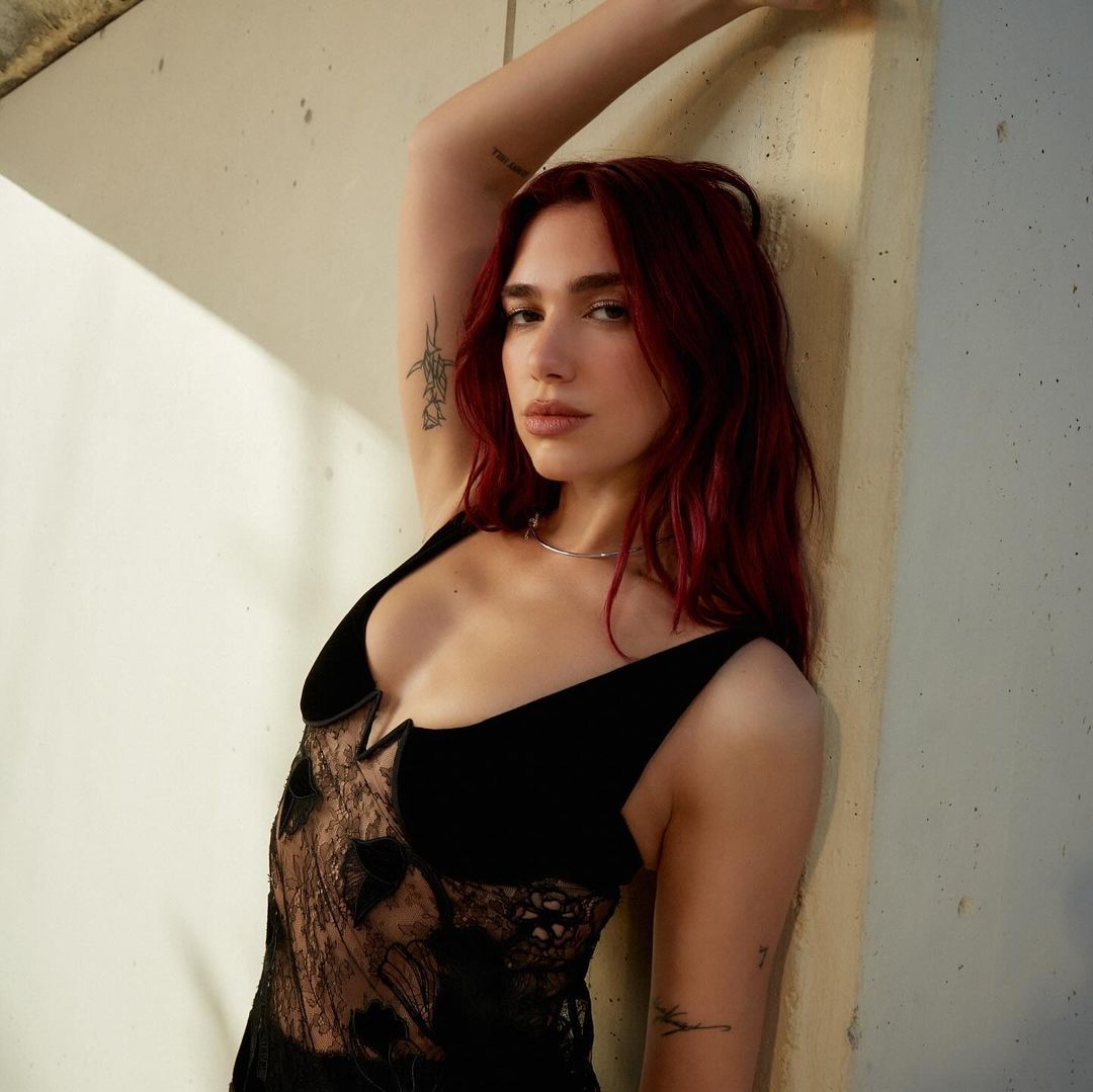 Dua Lipa 的歌曲中多鼓勵女性,富含深意。(圖/IG @ Dua Lipa)
