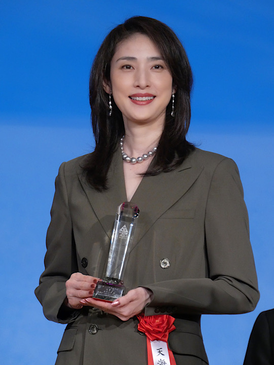 天海祐希以其獨特的角色詮釋、精湛過人的演技,成為「日劇女王」代表(圖:FB@天海祐希揭示板)