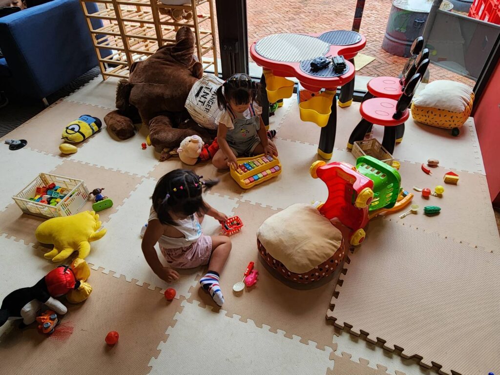 活動當天來了好多小朋友,他們在遊戲區玩得不亦樂乎。圖/iLady編輯團隊攝