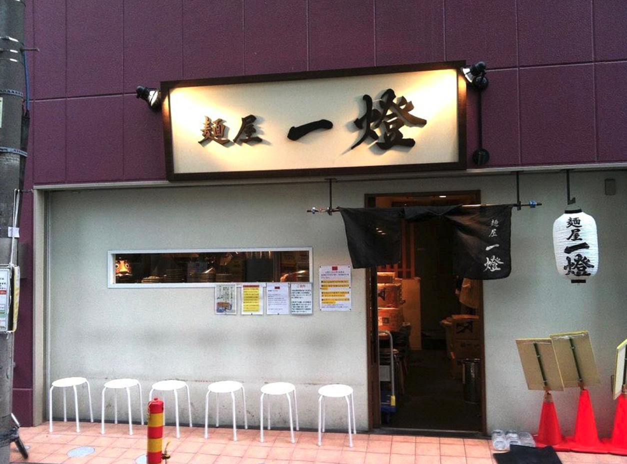 從店面到內裝都採用簡潔俐落設計(圖:IG@menyaitto)