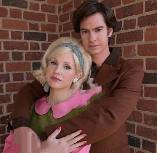 Andrew Garfield《神聖電視台》劇照。(圖/IMDb)