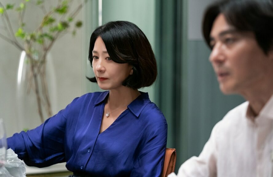金喜愛再次出演人妻。（圖／Naver，《非普通家庭》劇照）