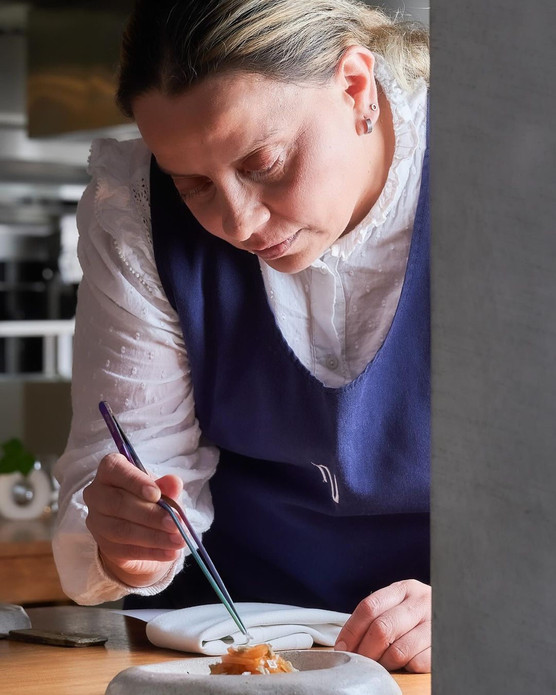 Pía Salazar 以當季蔬菜、水果、香料等元素,創造出令人垂涎的精緻甜點(圖:IG@nuema_restaurant)