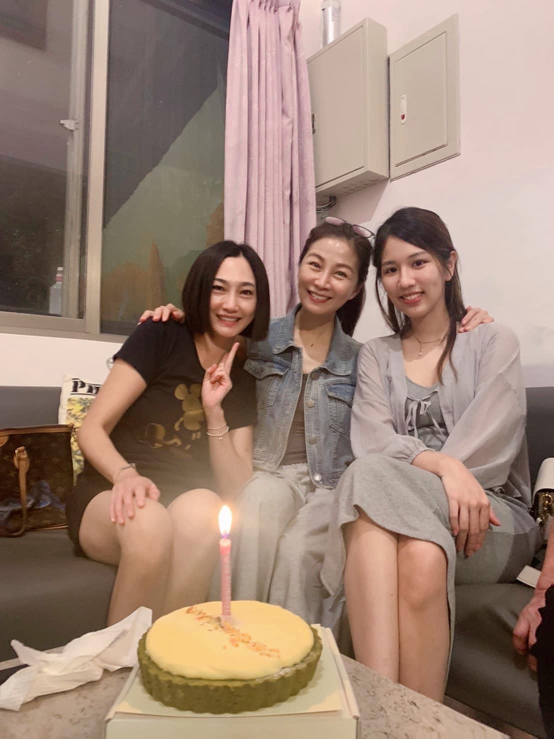 方文琳曾與前夫現任妻子同框,一同慶生女兒于齊優生日。(圖:FB@方文琳)