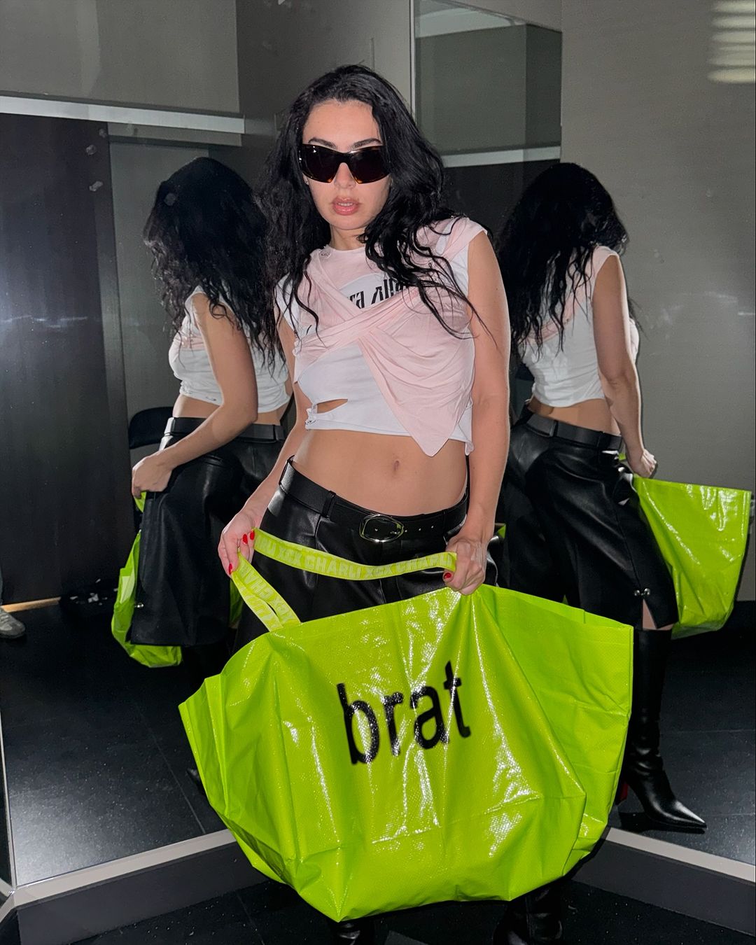 酷娃恰莉的新專輯掀起一波風潮。(圖/Instagram @charli_xcx )