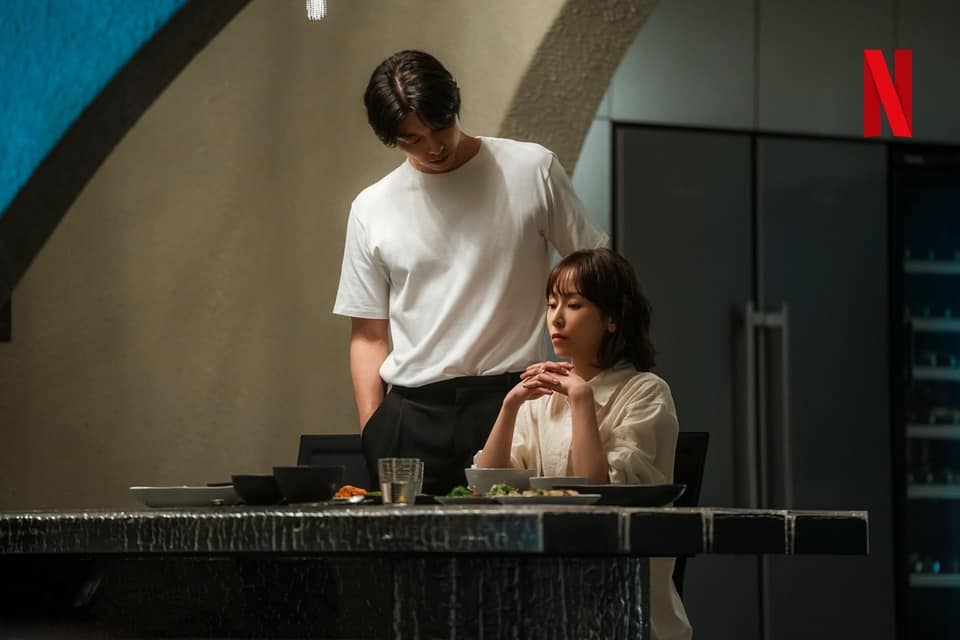孔劉與徐玄振在《一箱情緣》飾演契約夫妻。(圖/Netflix,《一箱情緣》劇照)
