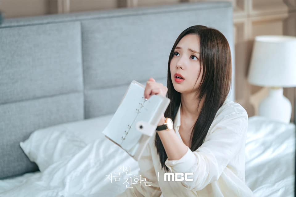 跟你諮詢的不是醫師本人,你敢信?(圖/《現在撥打的電話》劇照)