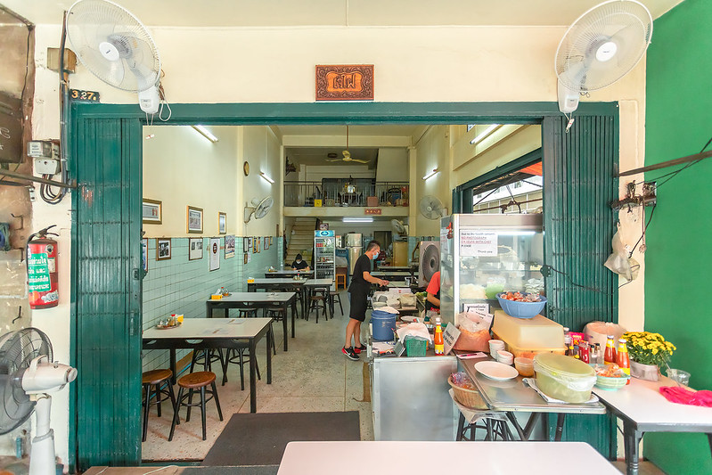 Jay Fai 的餐廳每週營業四天、從週三到週六上午九點開始(圖:Streets of Food)