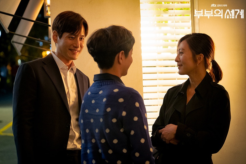 心理專家 6 種戳破謊言的方法。(圖/JTBC,《夫婦的世界》劇照)