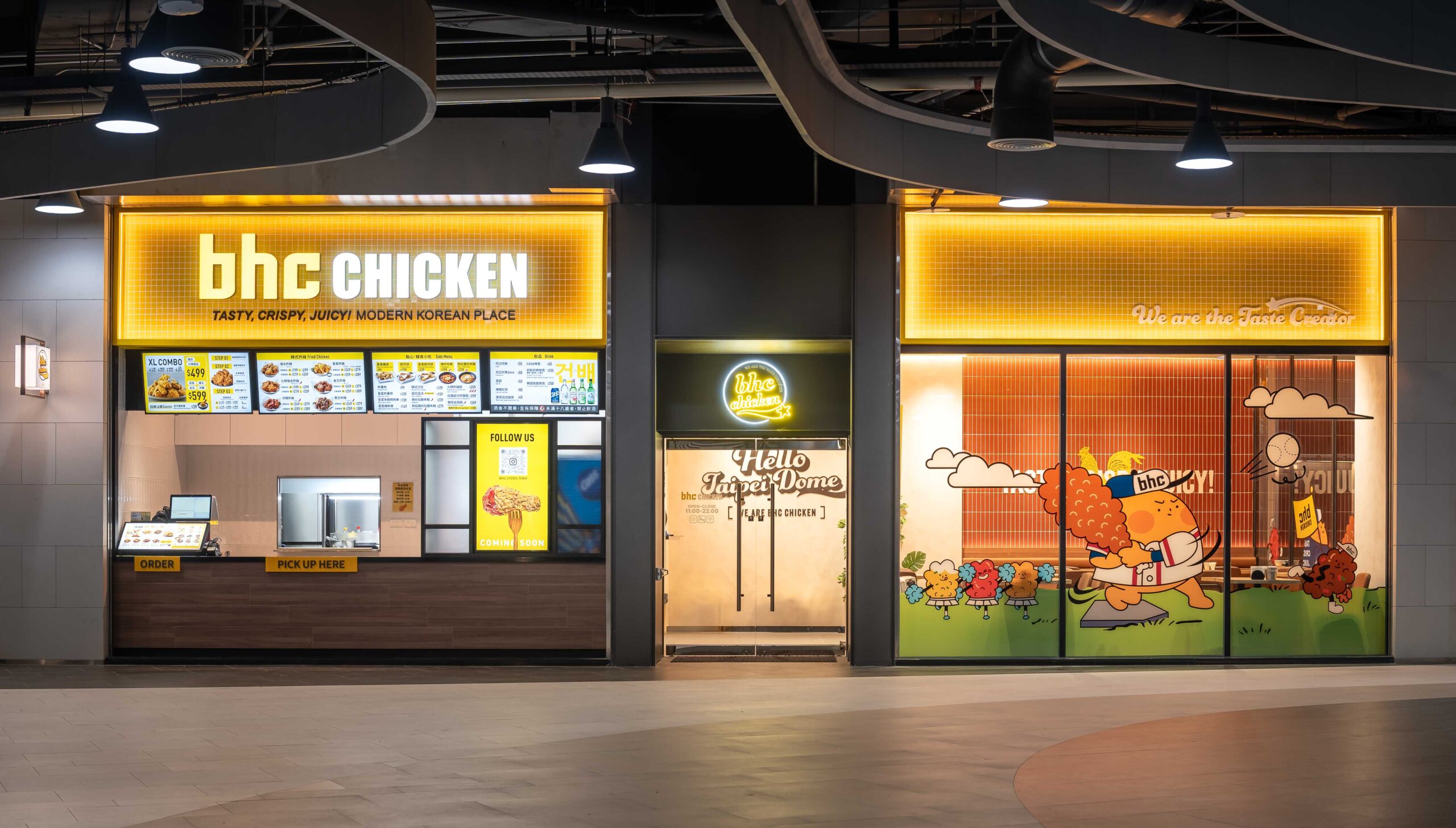 BHC 店面以「混合型設計」出發,結合外送窗口與內用區,分流顧客需求追高效率(圖:BHC 炸雞提供)