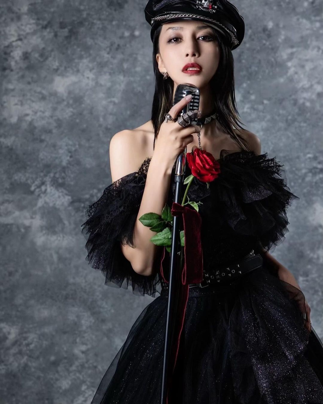 〈雪の華〉的高傳唱度,讓中島美嘉登上「日本歌姬」的巔峰地位(圖:IG@mikanakashima_official)