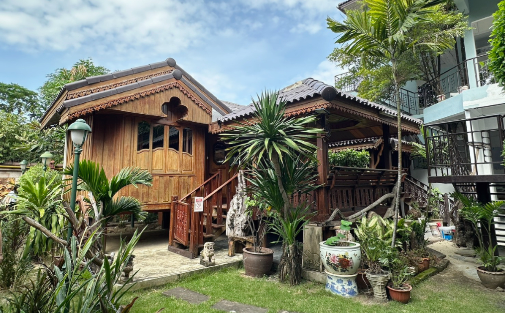 泰式傳統木屋的民宿,吸引歐美旅客入住(圖:iLady 團隊)