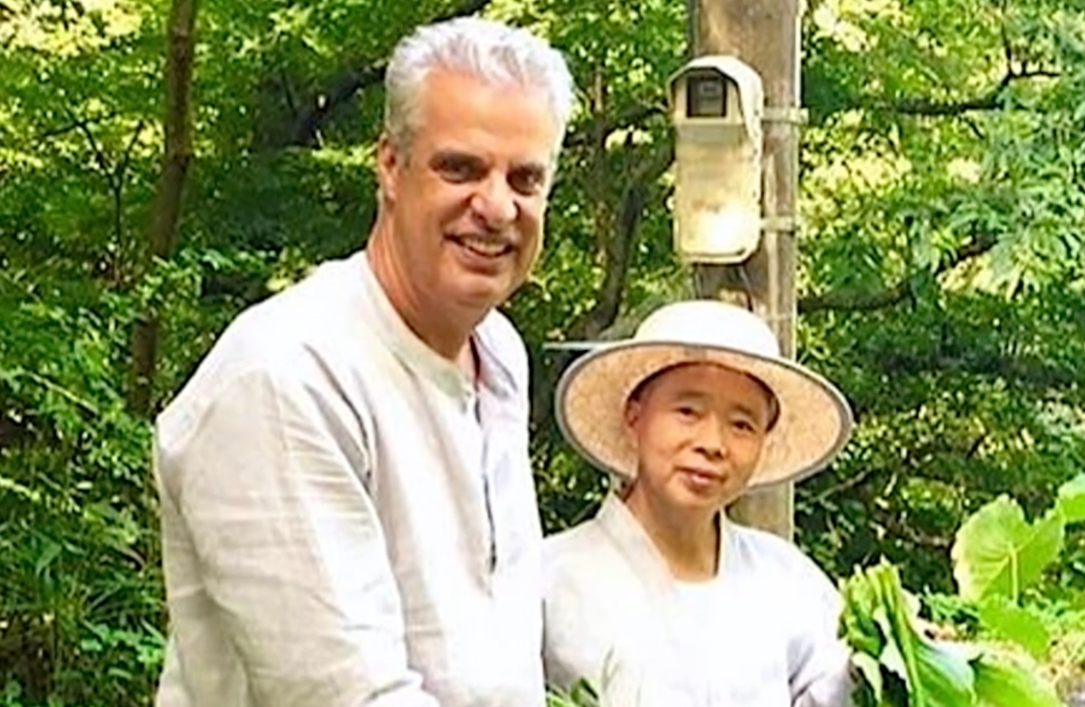 法國名廚 Eric Ripert 曾分享,靜觀師太影響了他的料理哲學(圖:截自YT@韓國觀光公社)