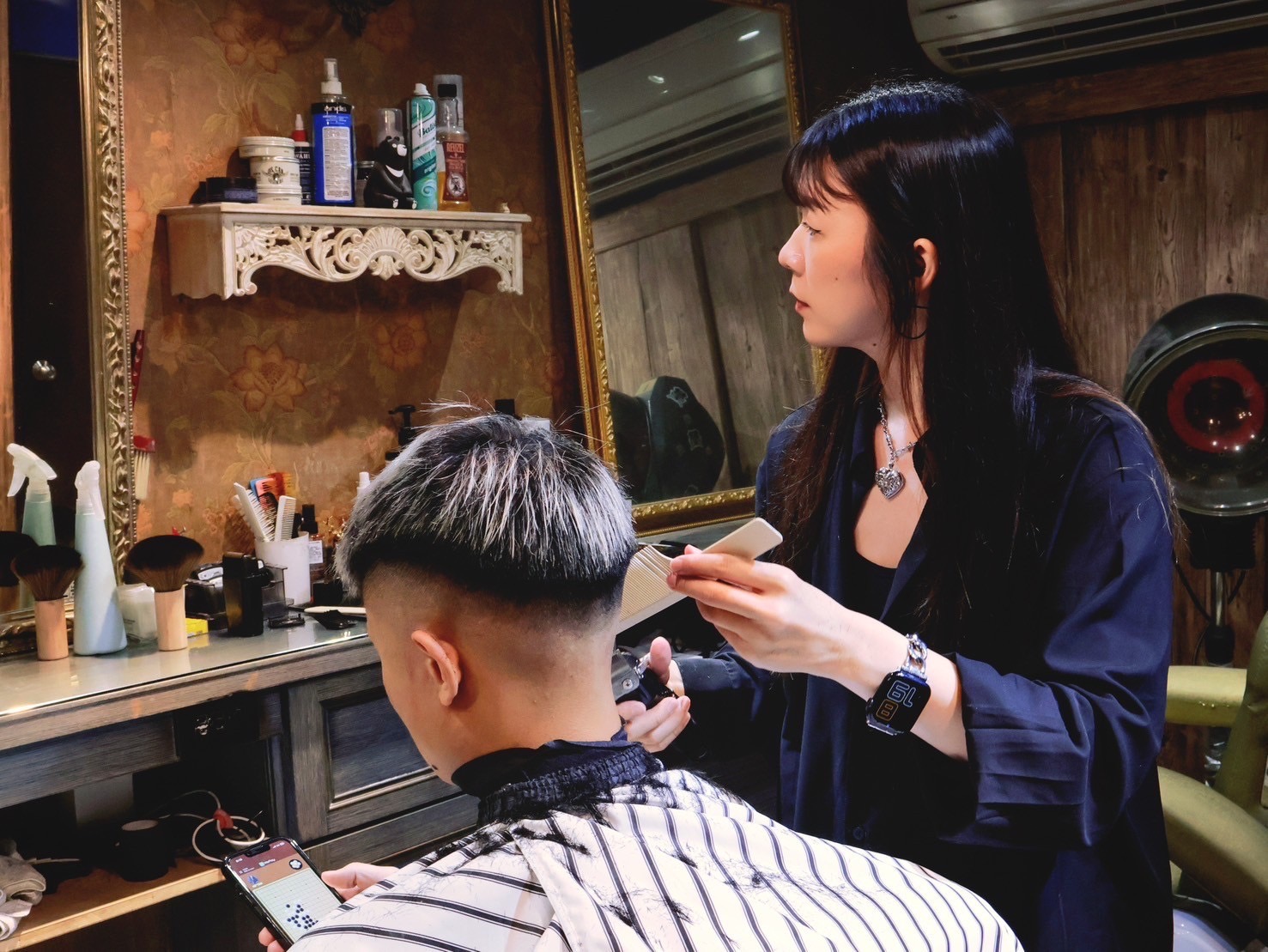 專訪 Barber 設計師 Eva。(圖/Eva 提供)