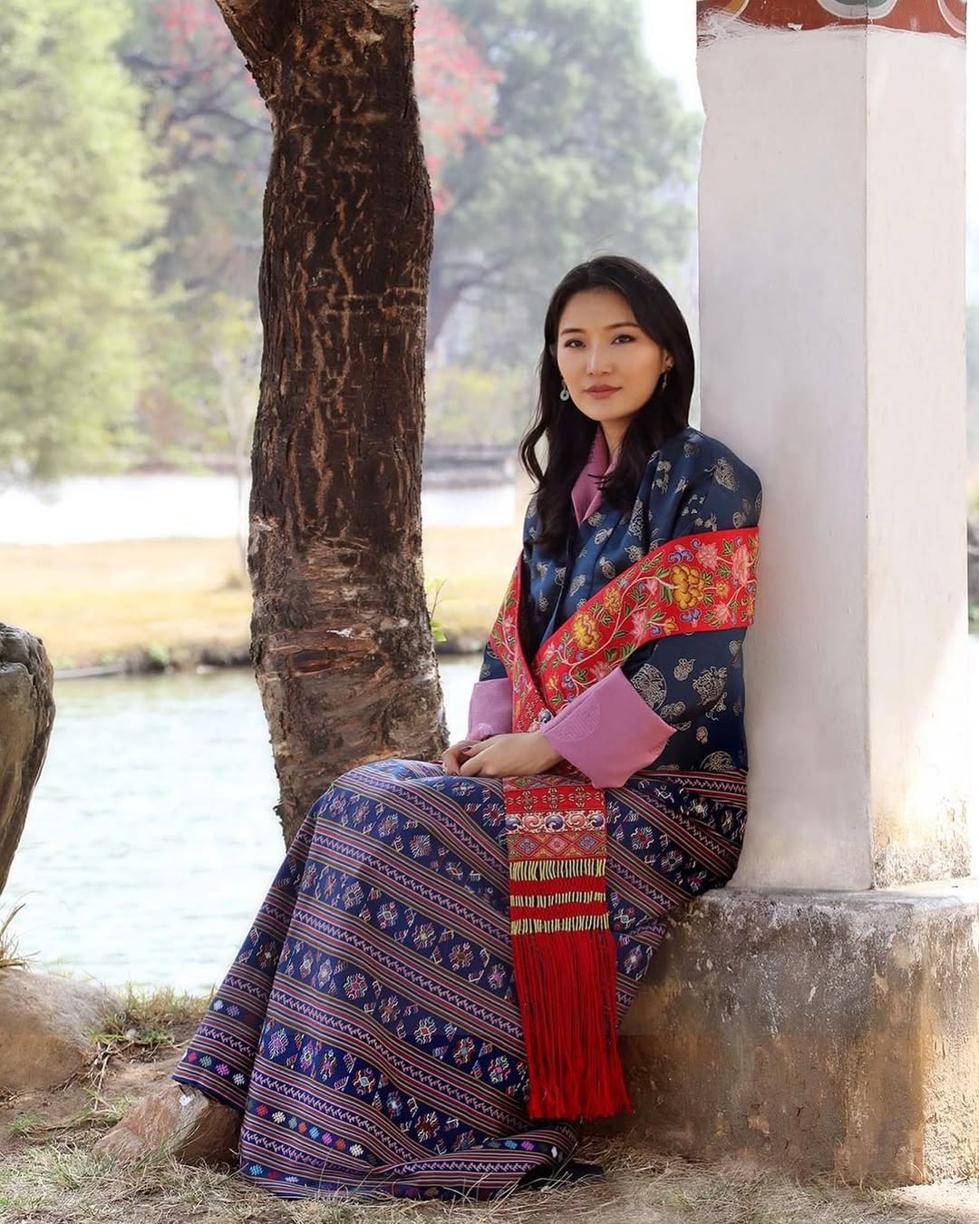 不丹王后吉增佩瑪的穿衣哲學經常成為焦點。（圖／Instagram@queenjetsunpema）