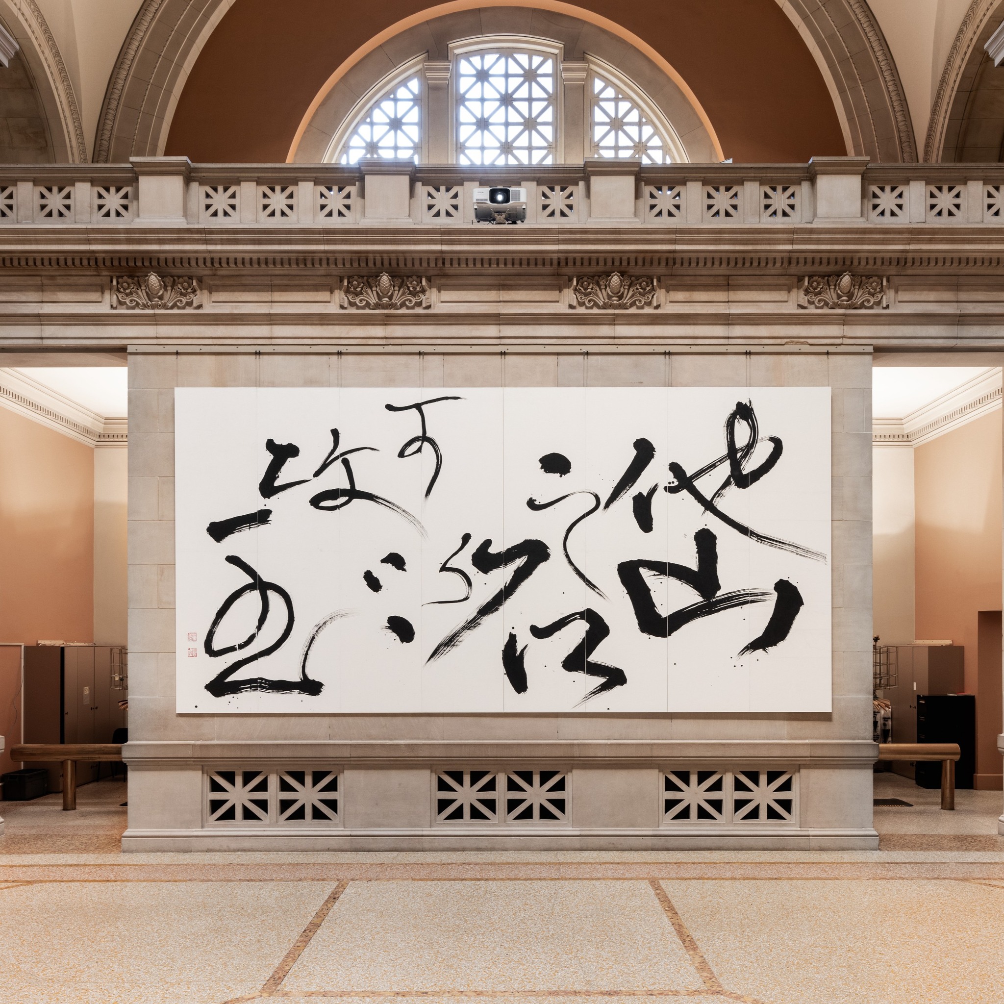 董陽孜巨型書法進軍紐約（圖：FB@The Metropolitan Museum of Art, New York）