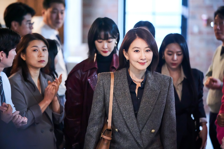 《造后者》傳遞女性在職場上的不順利。（圖／Naver，《造后者》劇照）