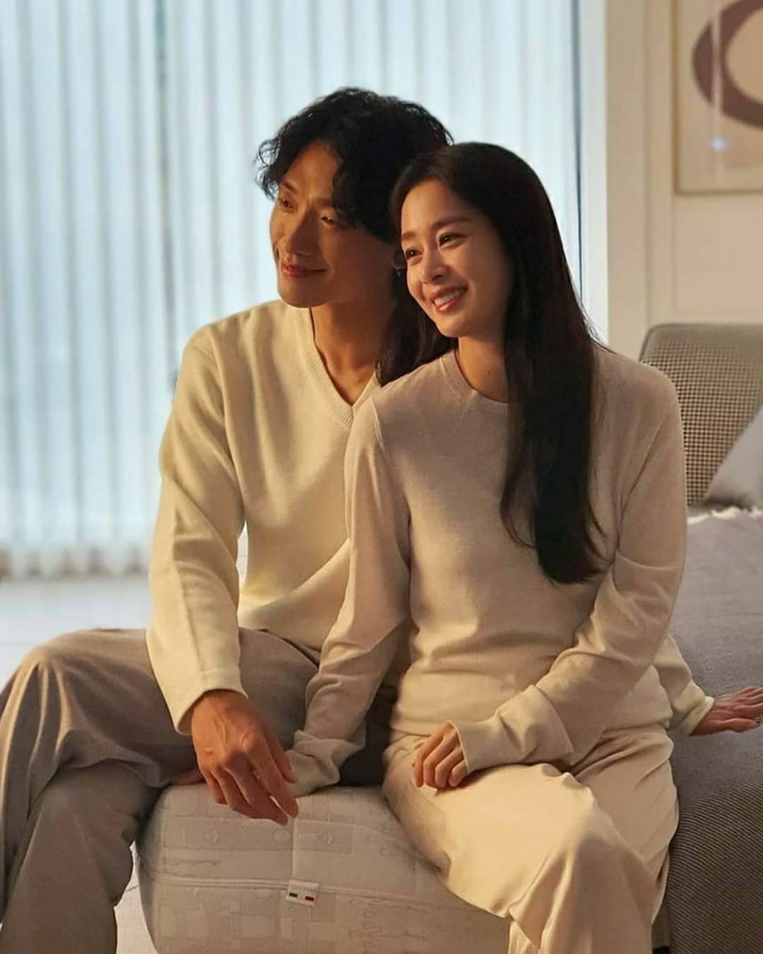 Rain、金泰希拍攝廣告的互動超級甜蜜。(圖/Instagram@rain_oppa)