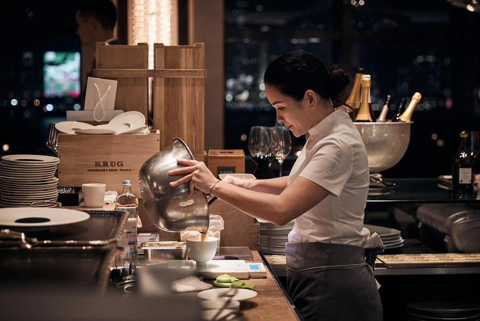 劉韻棋開始思考有什麼工作,是能憑著雙手創作來觸動人心?最終她選擇料理(圖:IG@chefvickylau)