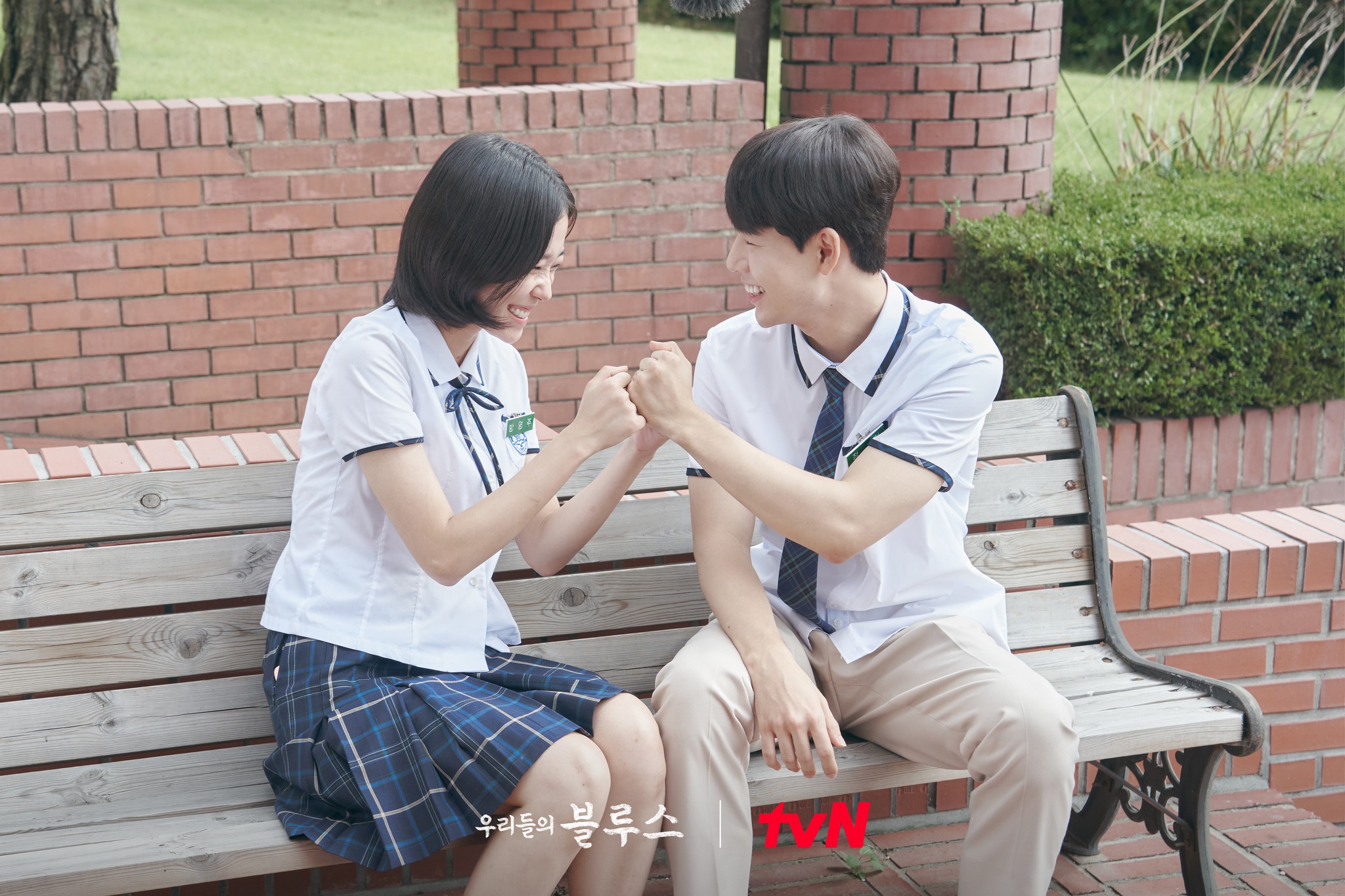 愛情是兩人一同克服困難。(圖/tvN,《我們的藍調時光》劇照)