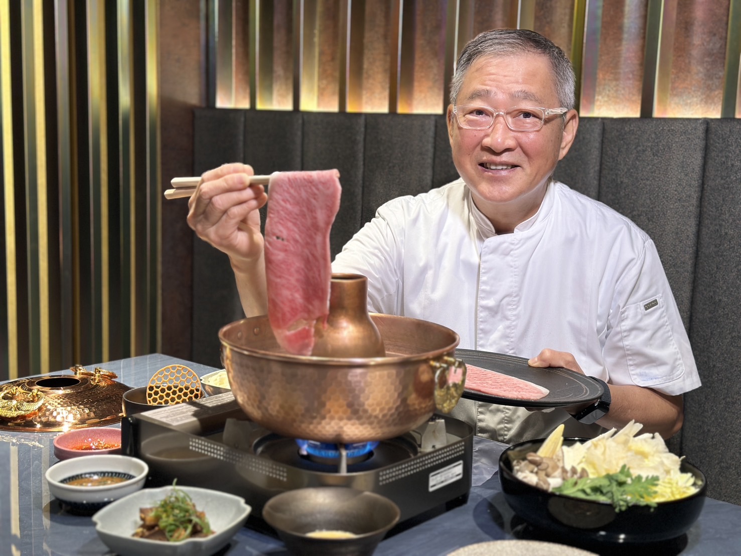 牛排教父鄧有癸已有 50 年肉品經驗(圖:Alice P 拍攝)