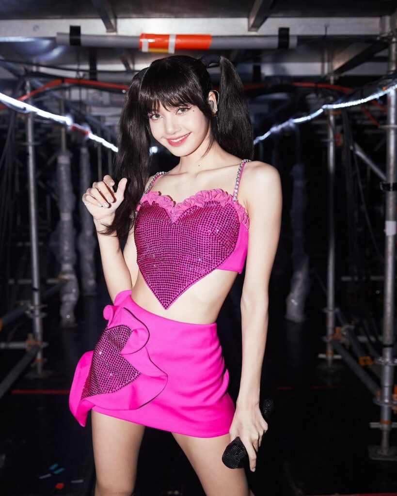 要做微笑唇,風險還是要注意!(圖/lalalalisa_m IG)