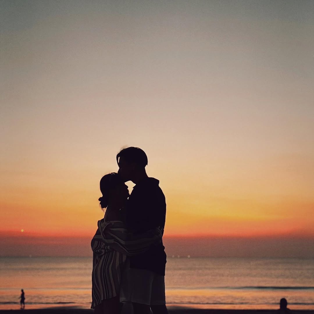 高爾宣與芮德成為新婚夫妻。(圖/Instagram @redhung10)