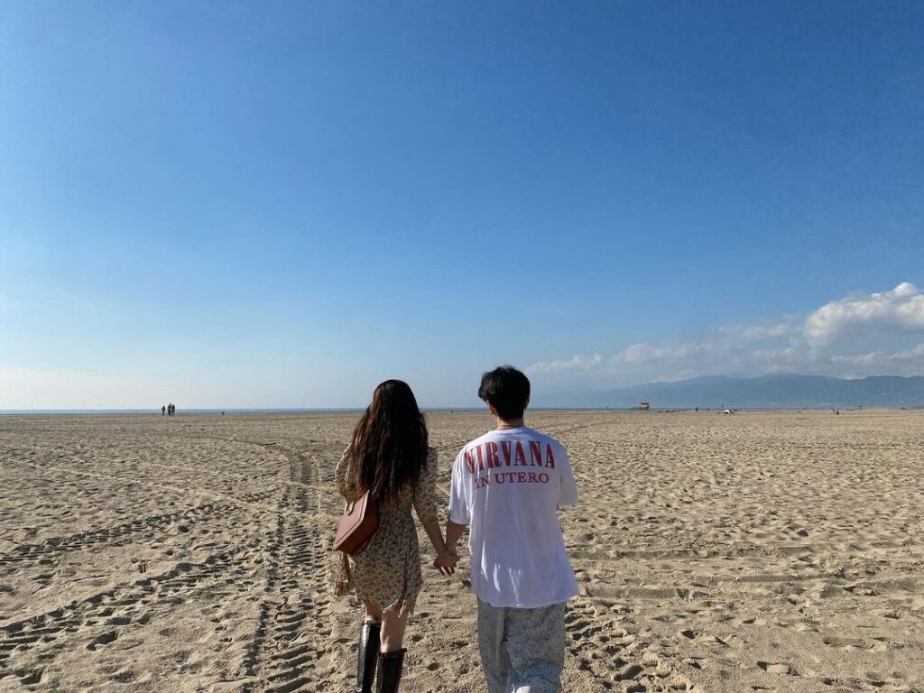 若是在和人相處時,只在乎對方是否有吸引力,很容易讓人忽略了更深層的情感交流和相處的基礎(圖/ 泫雅 IG)