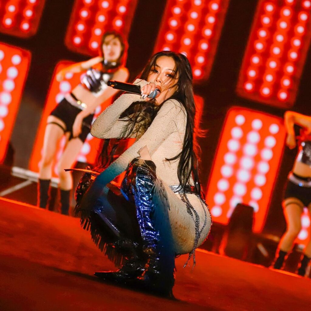 Jessi 感慨這段旅程教會她更多面對人生的勇氣,也希望自己的故事能激勵粉絲們勇敢追夢、無懼挑戰(圖/ Jessi IG)