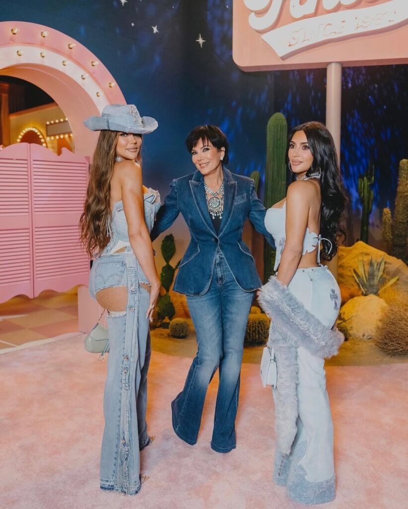 克莉絲母女三人的好身材,是否令人稱羨?(圖/krisjennerIG)