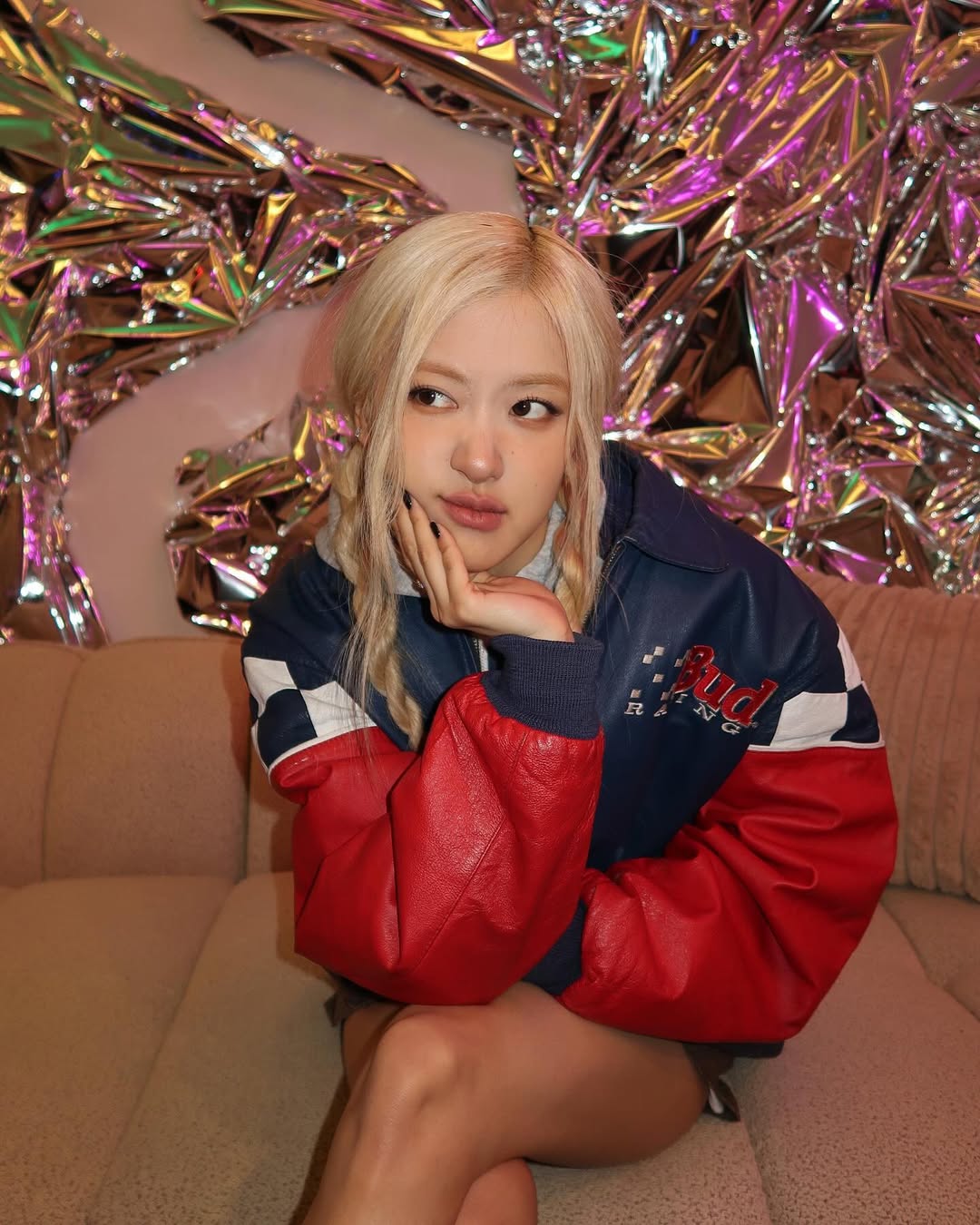Rosé 的經歷提醒了每個 lady,無論面對何種壓力,都別忘了給自己一個擁抱!(圖/ Rosé IG)