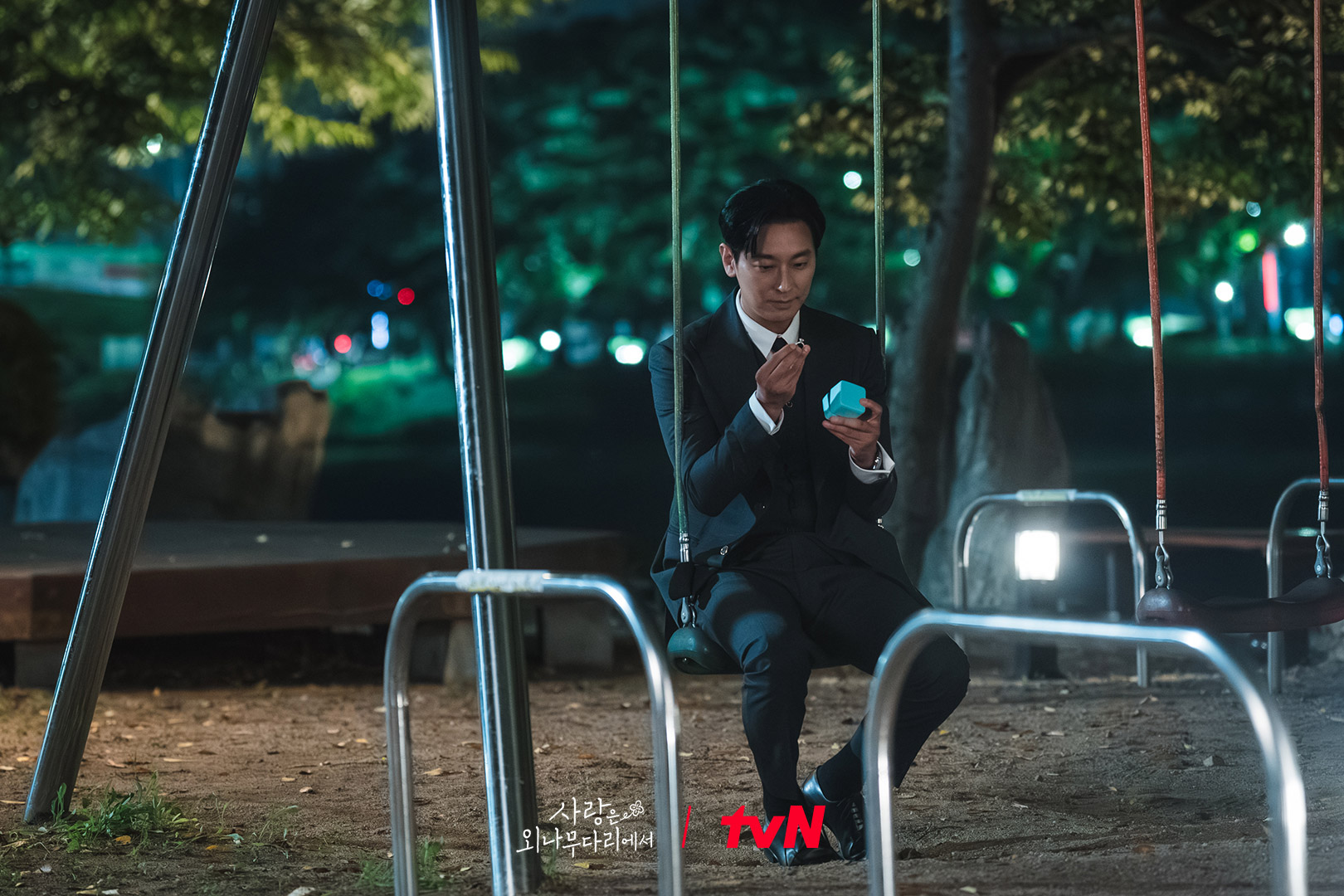 感情裡什麼狀況會讓你再次心動。(圖/tvN,《愛在獨木橋》劇照)