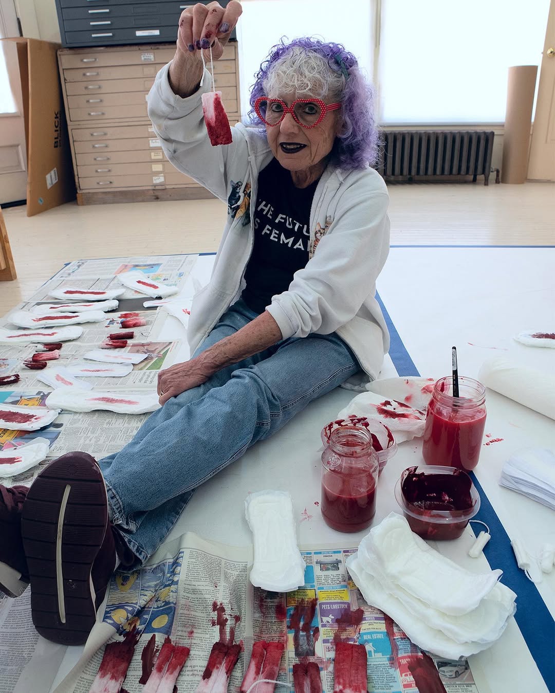 她決定將姓氏改為與男性婚姻或家族傳承無關的名字(圖:IG@judy.chicago)