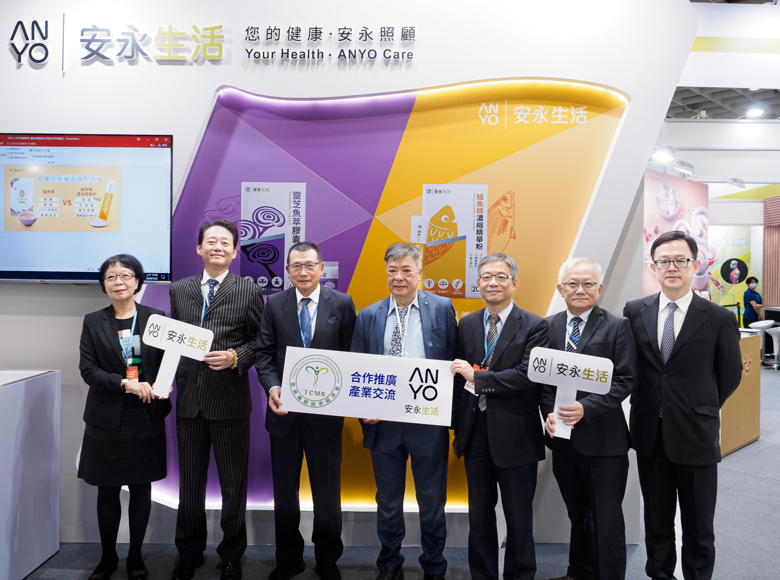左三為崇越集團賴杉桂副董事長,左四為臺灣輔助醫學醫學會賴文治監事長(圖:安永生活)