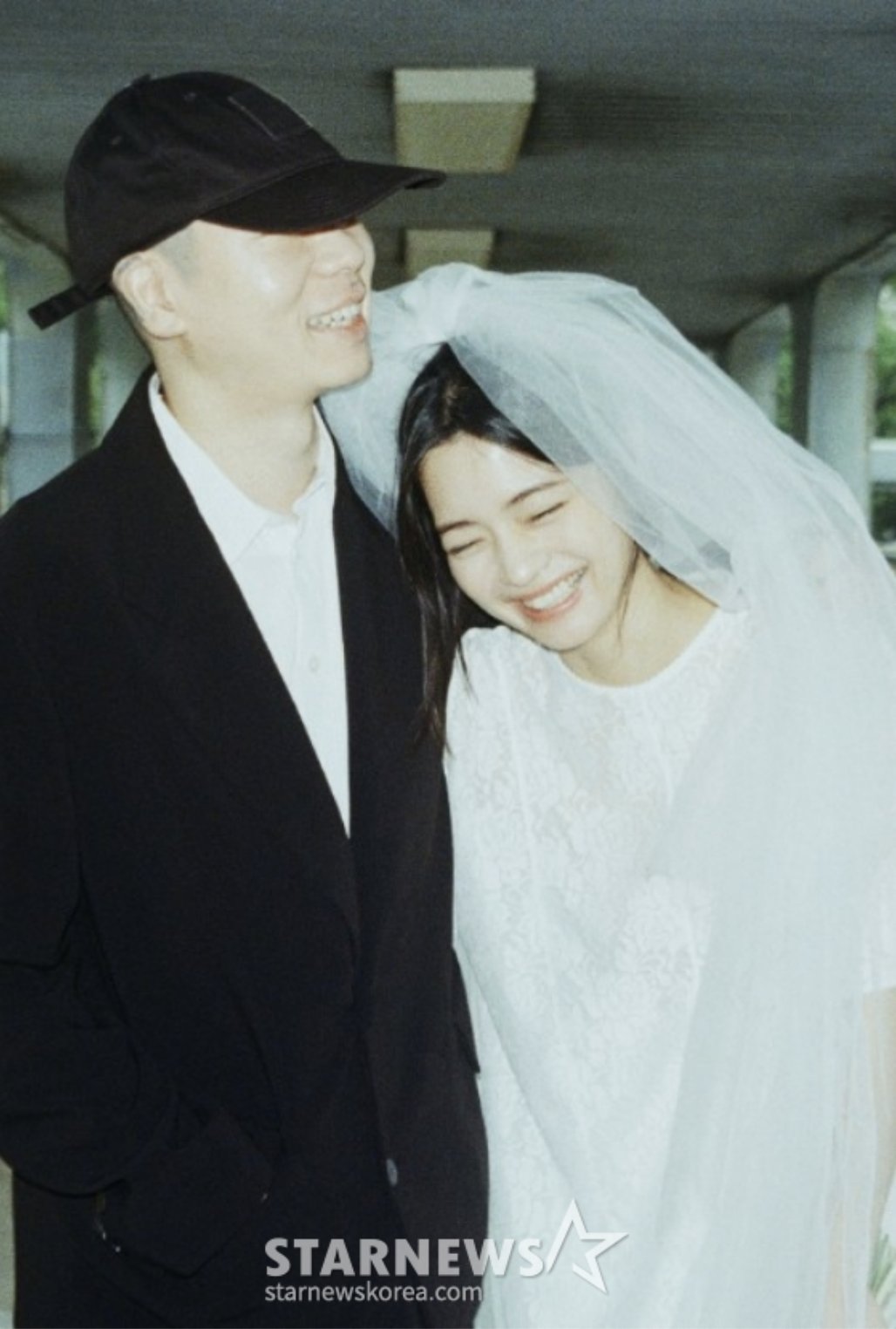 希望吳赫和美麗的妻子一直幸福!(圖/ X@bandhyukoh)
