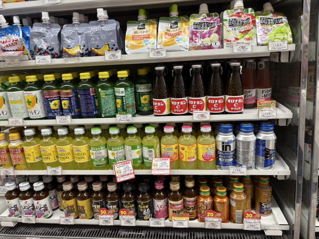 滿滿的機能飲料,不論走到哪間便利商店,都可以看到!(圖/Iris.L)