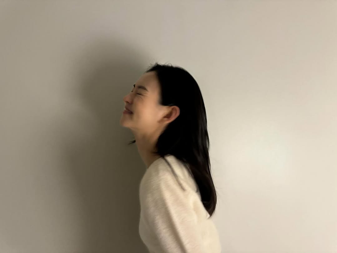 一個女生更讓人傾心的 5 種生動氣質。(圖/Instagram@kimyoonhye_)